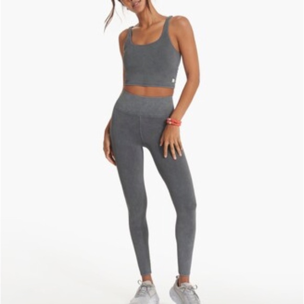 VUORI TOP M & BOTTOM S SET Studio Washed Charcoal Leggings & Top